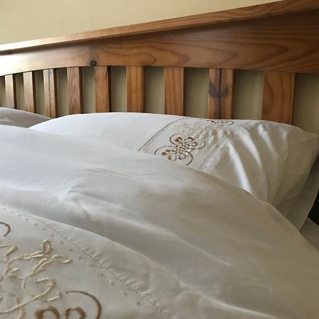 Ashes Seafood Restaurant Accommodation 丁格尔 外观 照片
