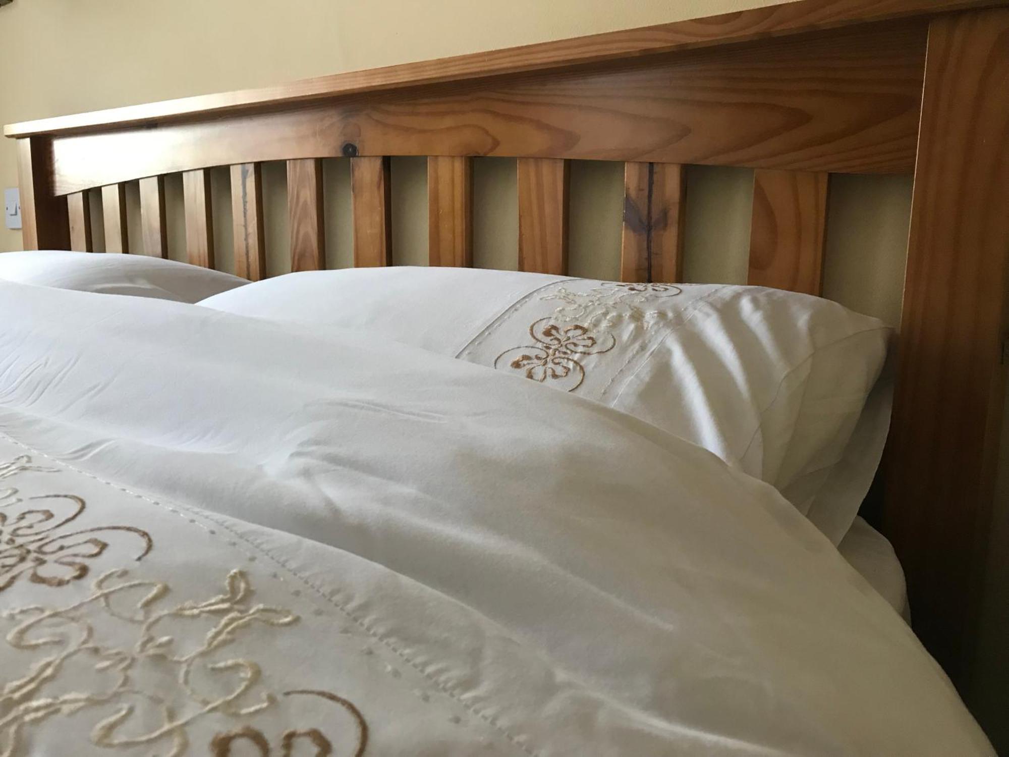 Ashes Seafood Restaurant Accommodation 丁格尔 外观 照片